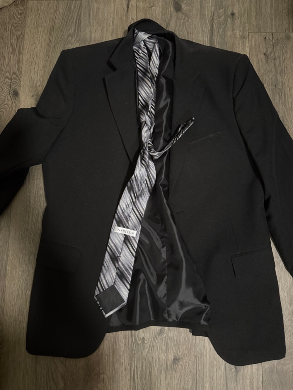 Men’s Tux Jacket & Tie